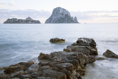 霍特湾海滩与维德拉岛;伊比沙岛
