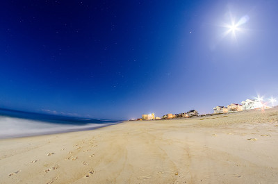 午夜在马头码头和海滩的场景