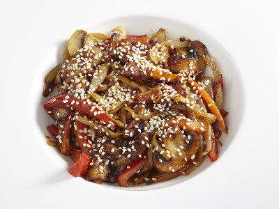 炒菜蘑菇面条