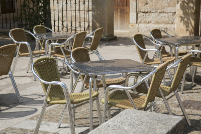 咖啡桌和椅子，Ciudad Rodrigo，萨拉曼卡