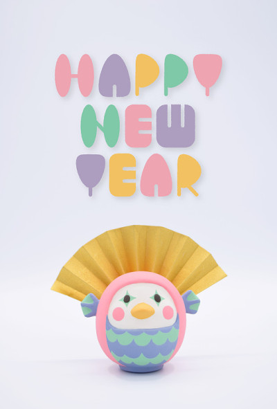 这是一张由黏土雕塑“阿马比”(Amabie，日本传统人物)制作的新年贺卡。
