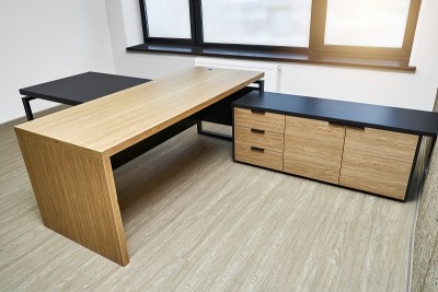 办公室橡木饰面深灰色珐琅行政桌
