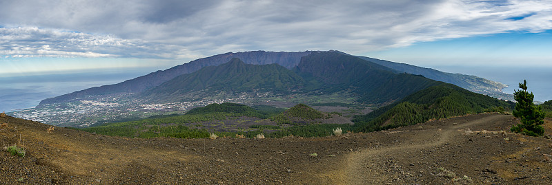 从罗克·德洛斯·马切科斯从海岸到海岸的拉帕尔马全景