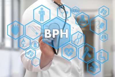 医生和BPH、良性前列腺增生词在医疗网络上连接在医院后台的虚拟屏幕上。