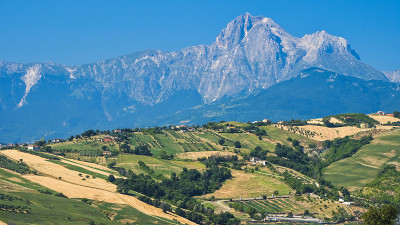 夏天，Teramo (Abruzzi)附近的景观