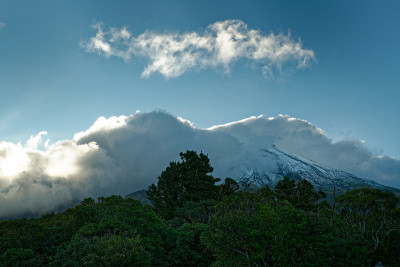 塔拉纳基火山，位于新西兰北岛