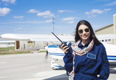 美女，轻型航空公司的飞行员