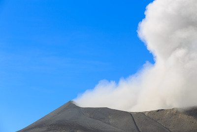 山顶婆罗摩火山