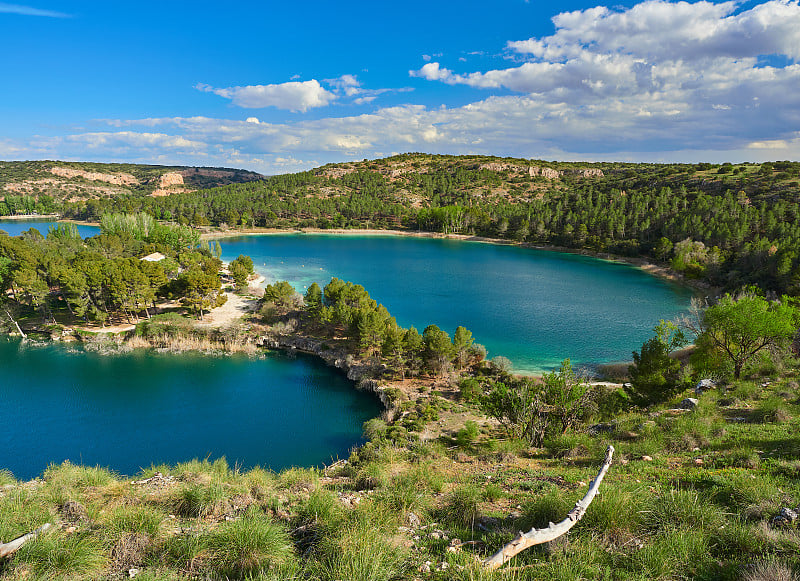 Lagunas de Ruidera自然公园内的Laguna Batana湖和Laguna Sant