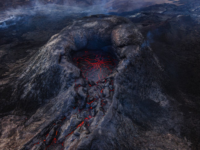 冰岛火山爆发前的火山口