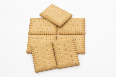在白色背景上孤立的饼干