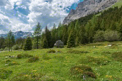 Kandersteg附近的Oeschinensee湖的风景