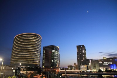 横滨的高层建筑(夜景)