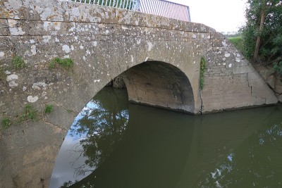 小桥在Saône河上