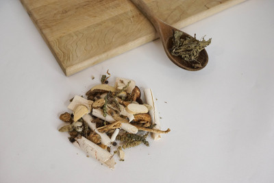 整体医学与干叶，根，花草药茶