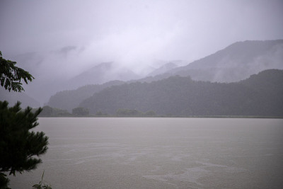 汉江在雨天