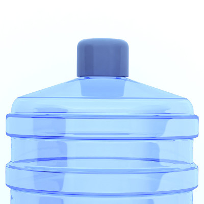 一大瓶水