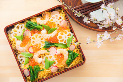 日本料理，五颜六色的Chirashi寿司