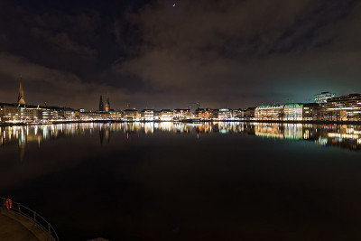 Binnenalster晚上