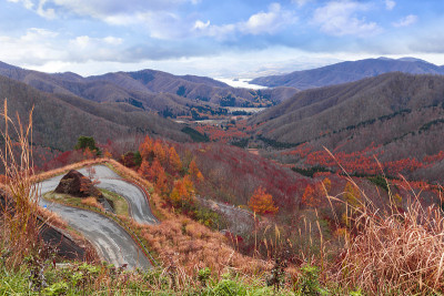 秋天秋叶山在万代东马天际线在万代山在福岛，日本东北部，日本。