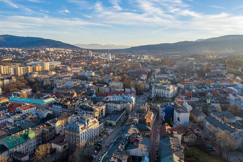 无人机拍摄的Bielsko-Biala。别尔斯科-比亚拉是波兰南部的一座城市