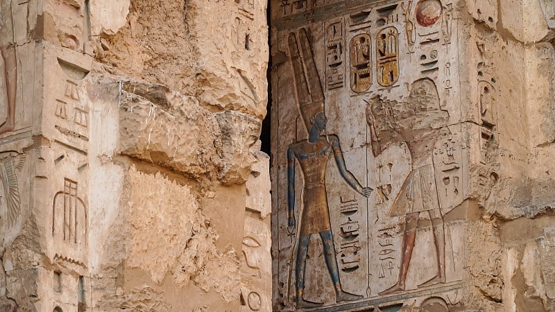 Medinet Habu神庙。埃及卢克索。位于Medinet Habu的拉美西斯三世殡仪馆是埃及卢克