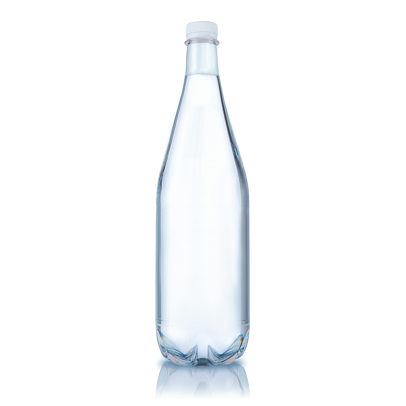 装有纯净水的塑料瓶。