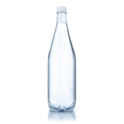 装有纯净水的塑料瓶。