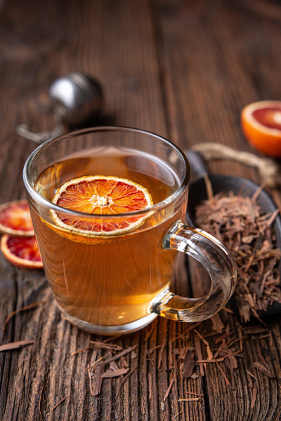 药用波达阿科树皮茶也被称为拉帕乔在一个玻璃杯