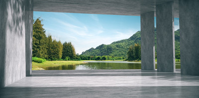 以公园为背景的混凝土走廊为产品展示空间。