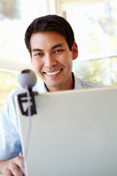 菲律宾男子使用skype