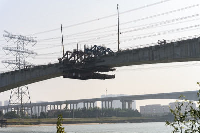混凝土公路在一天内施工