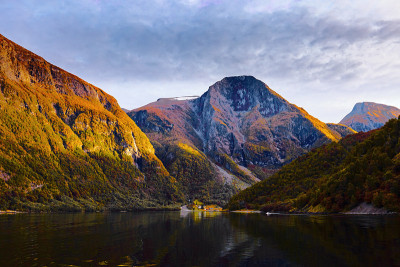 挪威峡湾的美景。