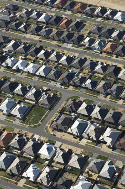 密集郊区住宅鸟瞰图。
