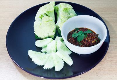 一碗墨西哥辣味牛肉和配料