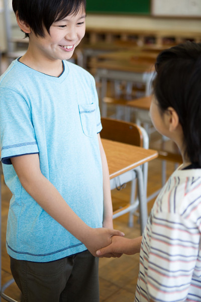 小学生在教室里