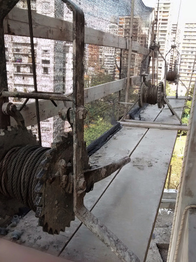 挂在建筑上