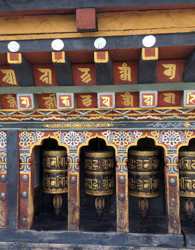 佛教的祈祷轮在不丹的每座寺庙中都有