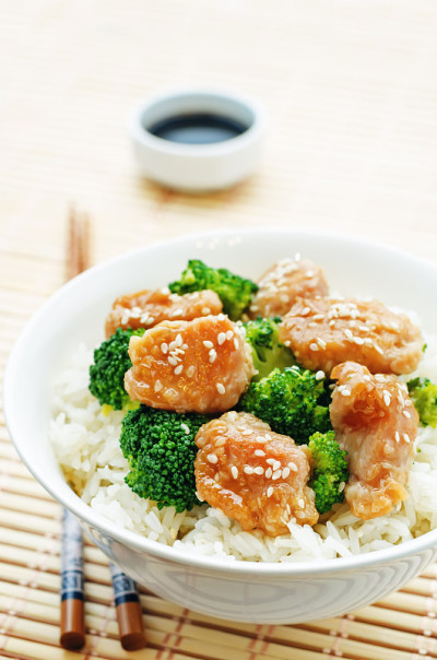 红烧鸡、花椰菜炒饭