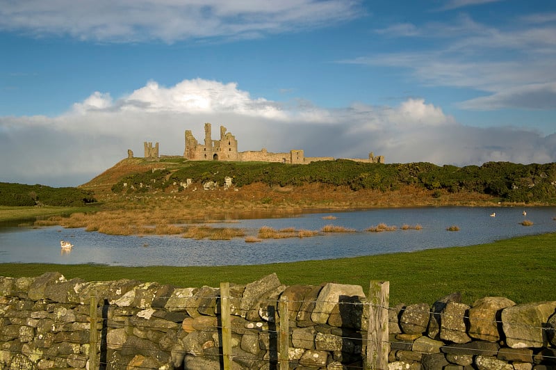 Dunstanburgh view)