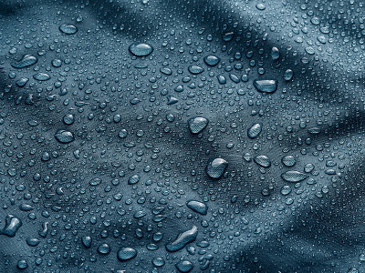水滴在织物上。