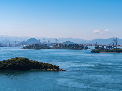 日本冈山县仓市和州山观景台上的濑户大桥。濑户大桥是连接冈山县仓市和香川县堺市的桥梁。