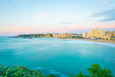 法国比亚里茨海滩的日落美景