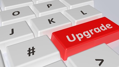 升级白色电脑键盘上的红色键- 3D渲染图