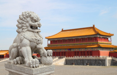 中国皇家狮子雕像与故宫紫禁城(北京