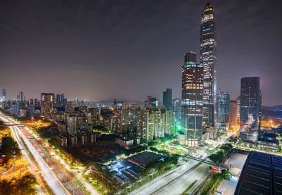 中国深圳现代城市夜景的繁荣