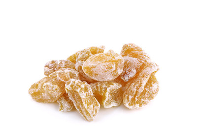 干姜糖孤立在白色