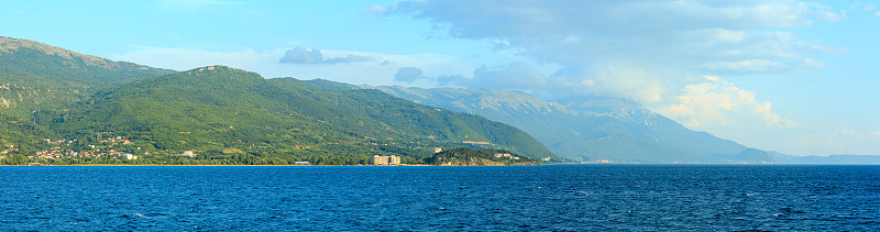 奥赫里德湖全景。