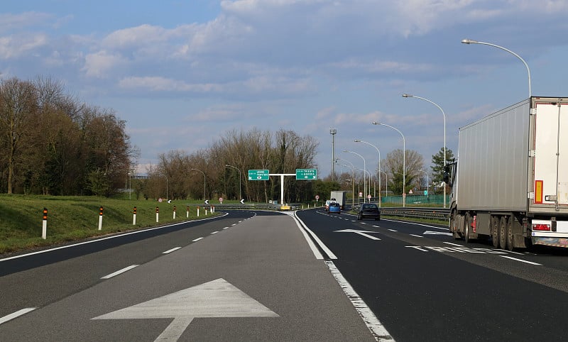 在意大利的公路枢纽有十字路口