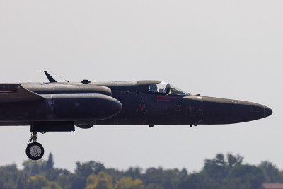 U-2“龙女士”的机头正在起飞，身穿宇航服的飞行员清晰可见